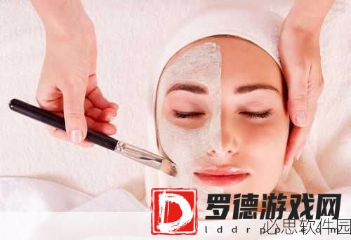 一面亲上边一面膜下边的含义：亲近生活，展现真实自我与内心世界的双重面貌