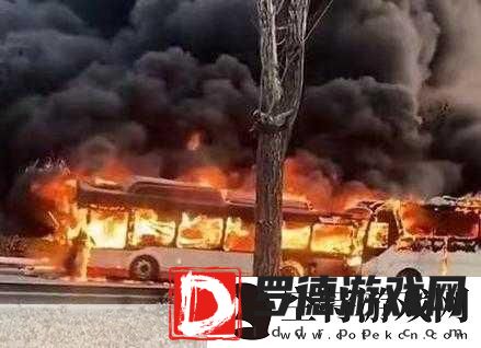 公交车被高c撞