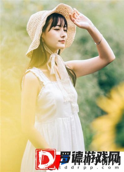 女班长被 c 扒衣服视频震惊全网，网友：这简直是网络暴力的极致！