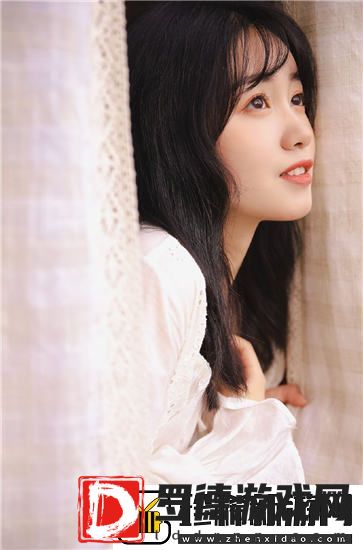 女被 c 扒衣服种草莓引发热议，网友：社会隐秘问题再次浮出水面！