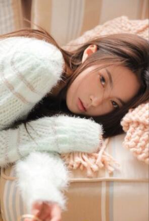 女被 c 黄扒衣服办公室令人震惊，网友回应：事情的真相远超想象！