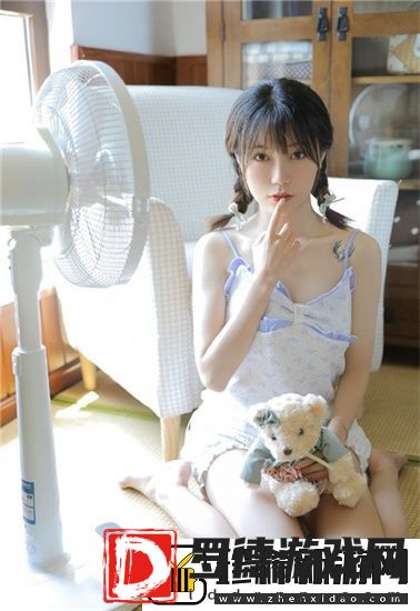 女同被 c 扒衣服网站引爆舆论，网友：直击隐私侵犯，辩论此事真伪！
