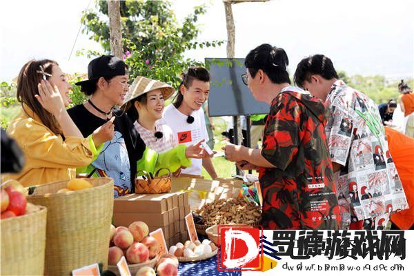 花样新世界倪萍黄子弘凡体验潮人换装短视频