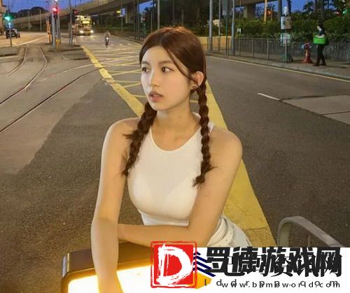一面膜胸口一面吃下部位片段：美丽与健康的双重享受！