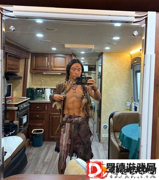 王宝强唐探1900训练照曝光