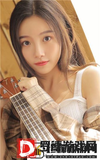 女被 c 扒衣服种草莓引爆网络，网友：真相引发公众强烈反应！