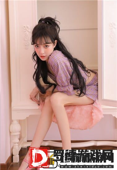 女学生被 c 扒衣服英文网站引发热议，网友：这一行为令人无法容忍！