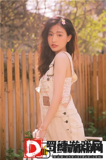 女学生被 c 扒衣服麻豆引爆网络，网友：无论怎么看都让人难以接受！