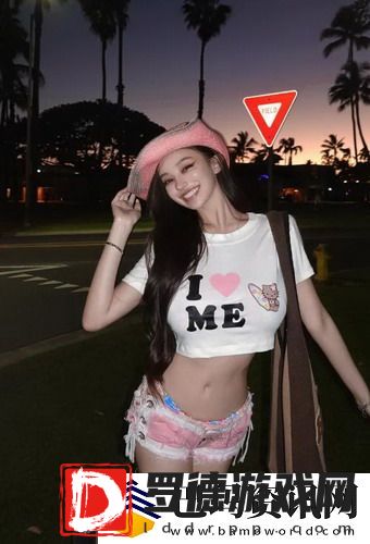 一面膜胸口一面吃下部位片段，焕发肌肤新生的秘密！