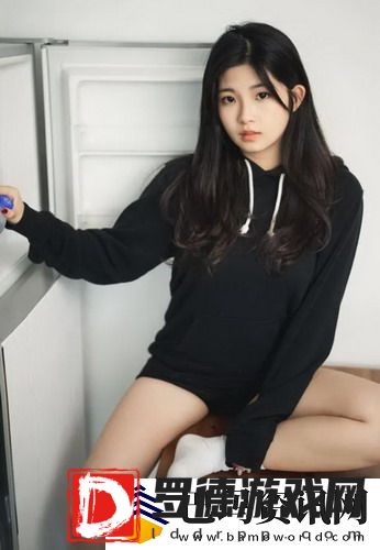 女班长被❌c 扒衣服作文引发热议，网友：这样的行为何以忍受！